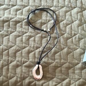 Elegant Black and Gold Pendant Necklace